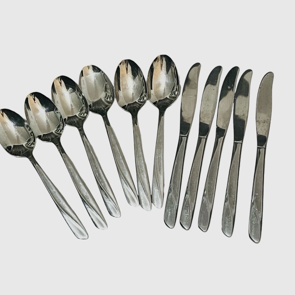 Vintage 11 Piece Flatware. Pre-Owned Condition.